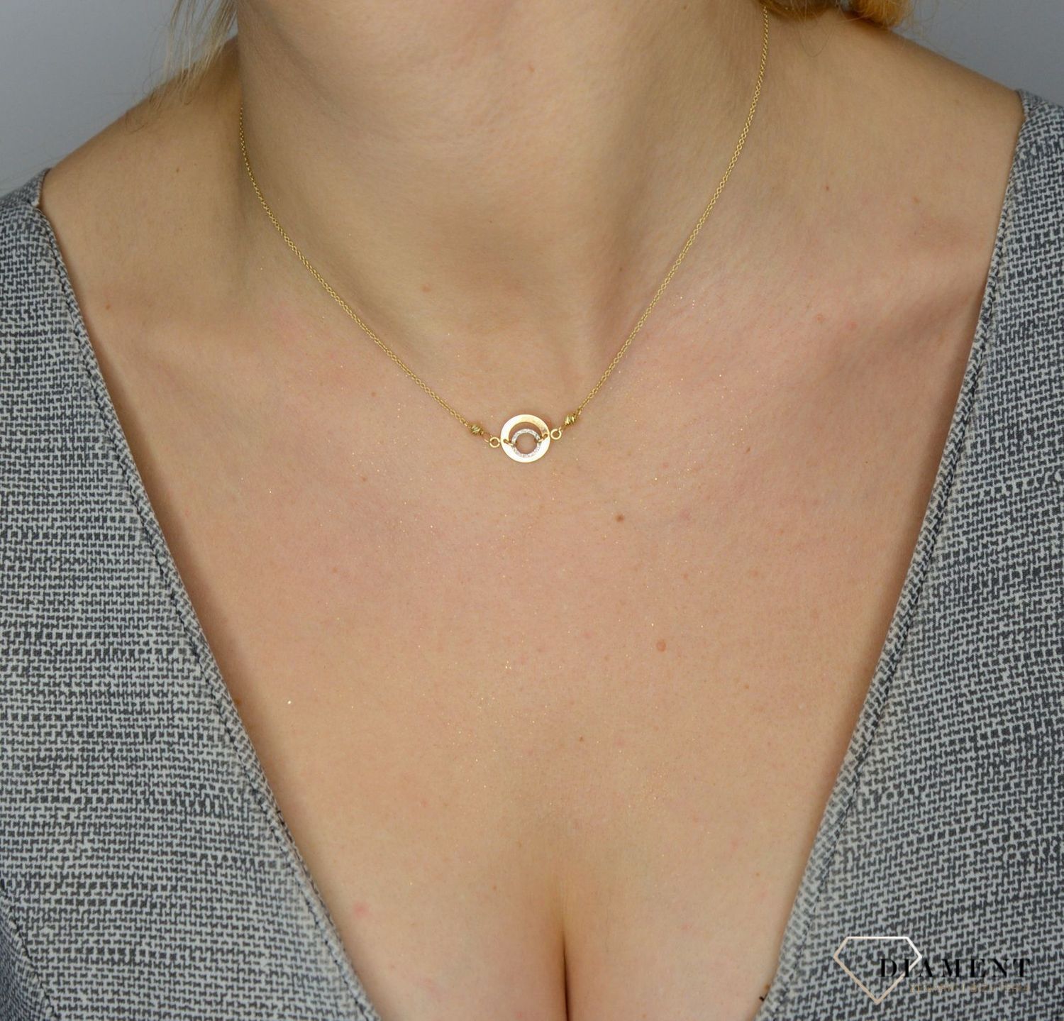 Naszyjnik złota celebrytka z elementem po środku NSZ-000000-035-585.jpg