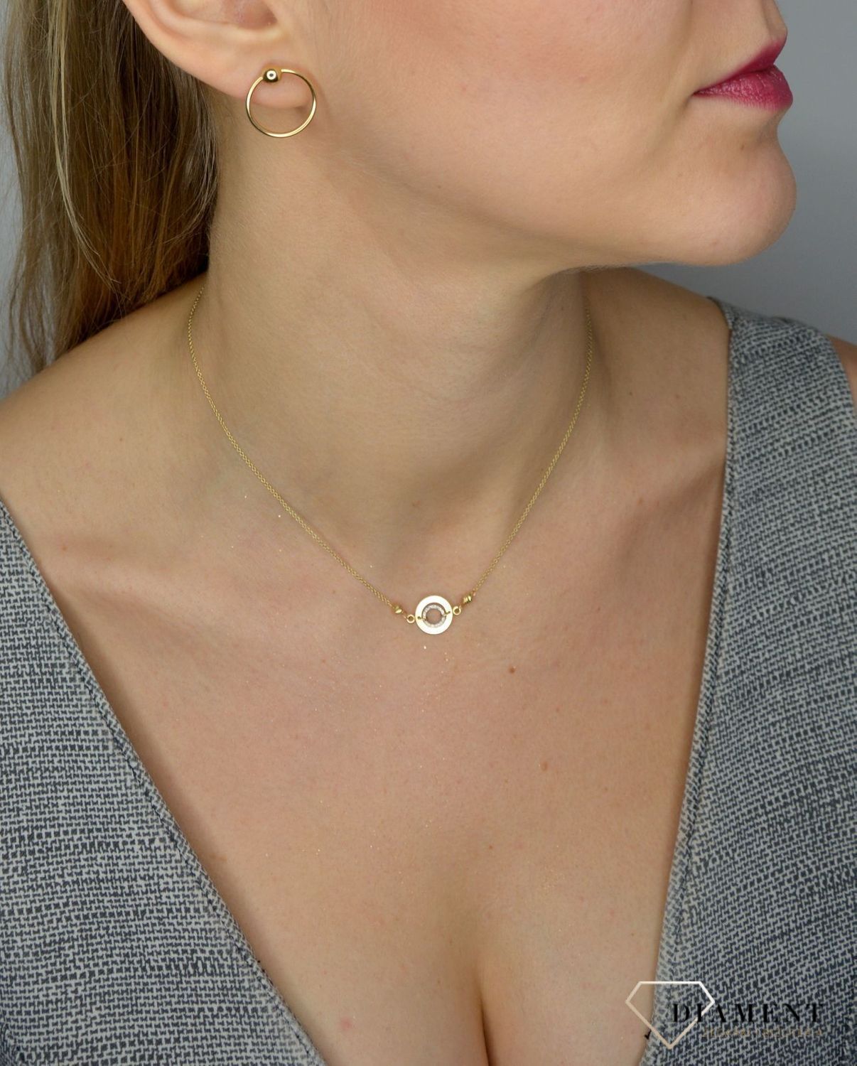 Naszyjnik złota celebrytka z elementem po środku NSZ-000000-035-585.jpg