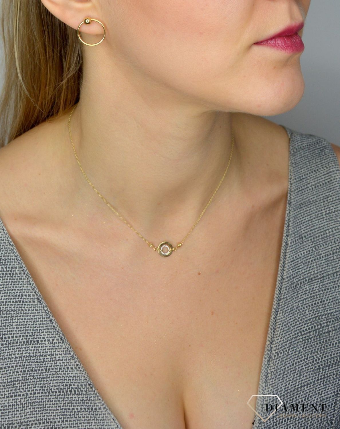 Naszyjnik złota celebrytka z elementem po środku NSZ-000000-035-585.jpg