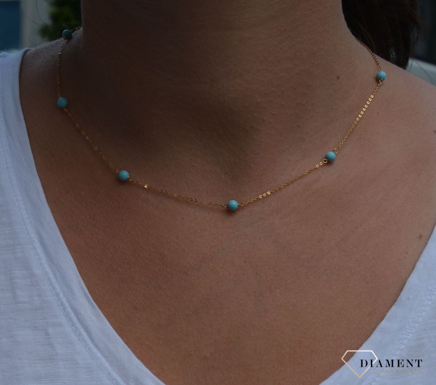 Złoty naszyjnik celebrytka z turkusowymi kulkami.jpg