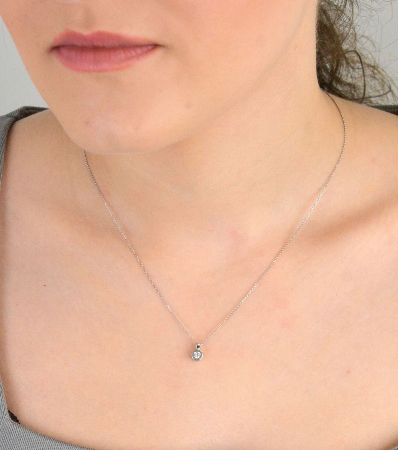 Naszyjnik z białego złota 585 z cyrkonią NSZ-000000-070-585 Naszyjnik z białego złota 585 z cyrkonią NSZ-000000-070-585 to wyjątkowy wybór dla osób ceniących elegancję i subtelne akcenty. 1.jpg