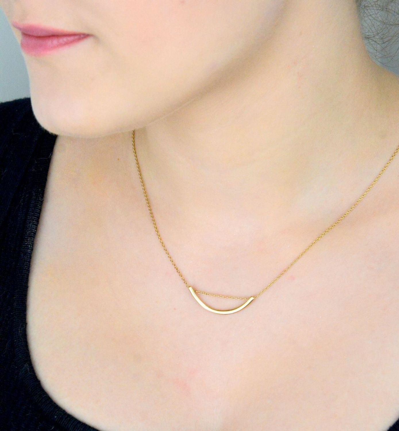 Złoty naszyjnik celebrytka   z motywem w kształcie półokręgu 333- NSZ-000000-123-333. Naszyjnik celebrytka wykonany z 8-karatowego złota. 1.jpg