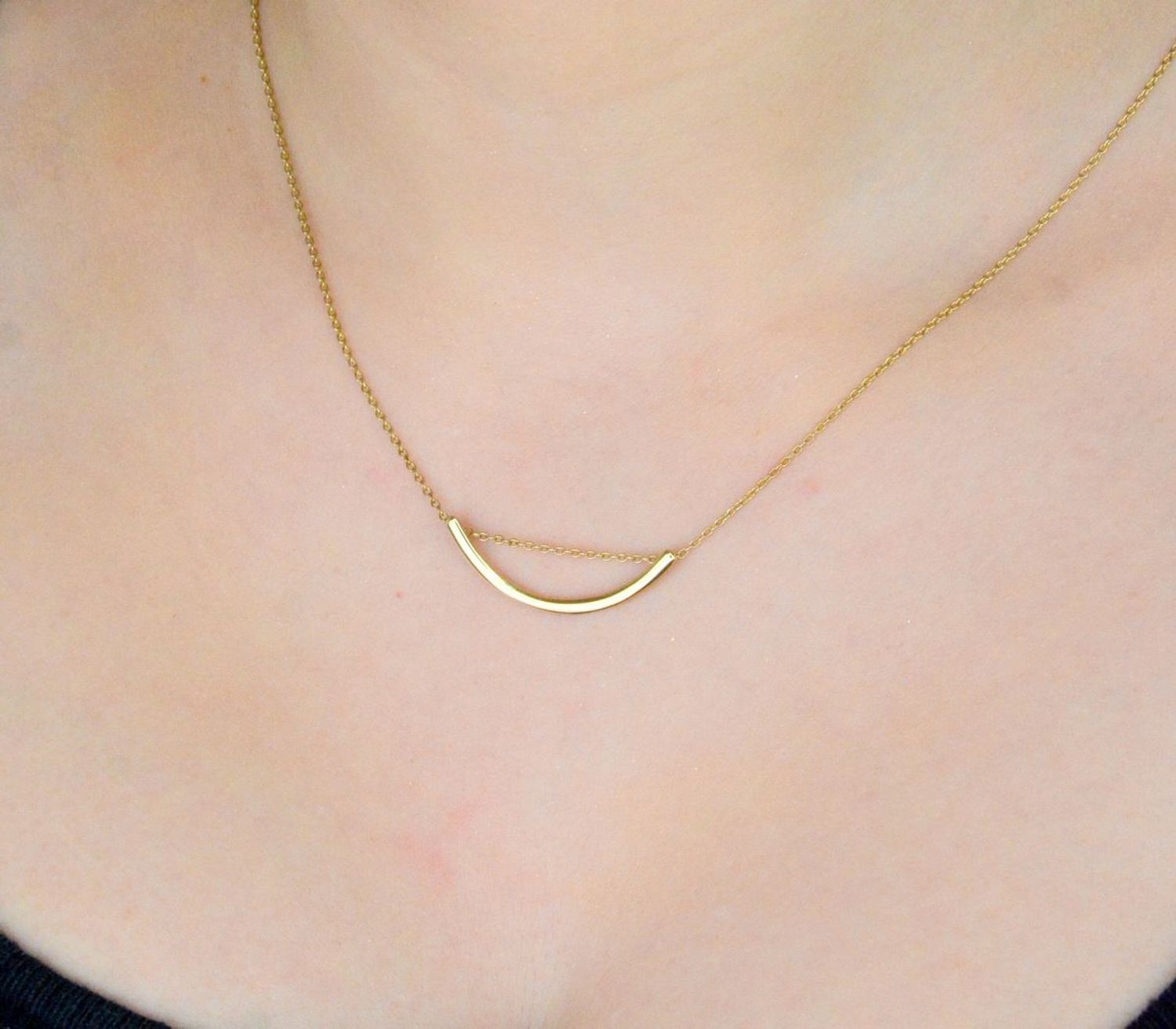 Złoty naszyjnik celebrytka   z motywem w kształcie półokręgu 333- NSZ-000000-123-333. Naszyjnik celebrytka wykonany z 8-karatowego złota. 1.jpg