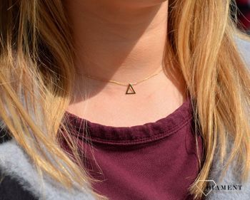 Złoty naszyjnik celebrytka z trójkątem✓Złote Naszyjniki Damskie w Sklepie z Biżuterią zegarki-diament.pl✓Piękne i Eleganckie Naszyjniki dla Kobiet✓Prawdziwe Złoto ✓Darmowa wysyłka1.JPG