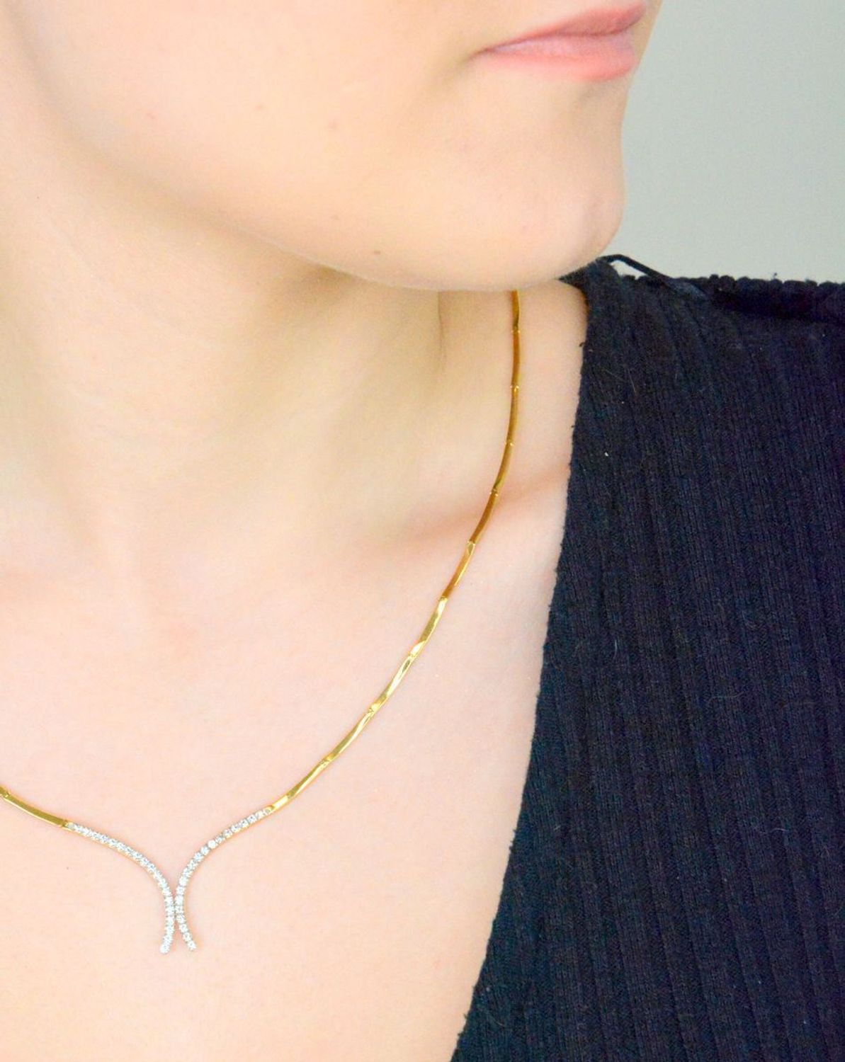 Złoty naszyjnik Kolia damska podłużne blaszki z cyrkoniami w formie krawatki NSZ-000000-767-585. Naszyjnik złoty krawatka o splocie modułowym z białymi cyrkoniami. 1.jpg