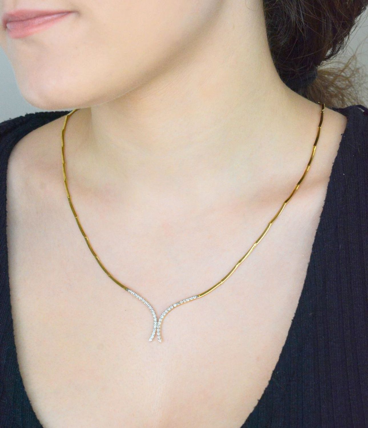 Złoty naszyjnik Kolia damska podłużne blaszki z cyrkoniami w formie krawatki NSZ-000000-767-585. Naszyjnik złoty krawatka o splocie modułowym z białymi cyrkoniami. 1.jpg