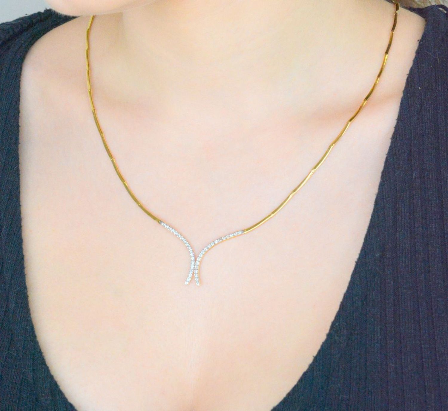 Złoty naszyjnik Kolia damska podłużne blaszki z cyrkoniami w formie krawatki NSZ-000000-767-585. Naszyjnik złoty krawatka o splocie modułowym z białymi cyrkoniami. 1.jpg