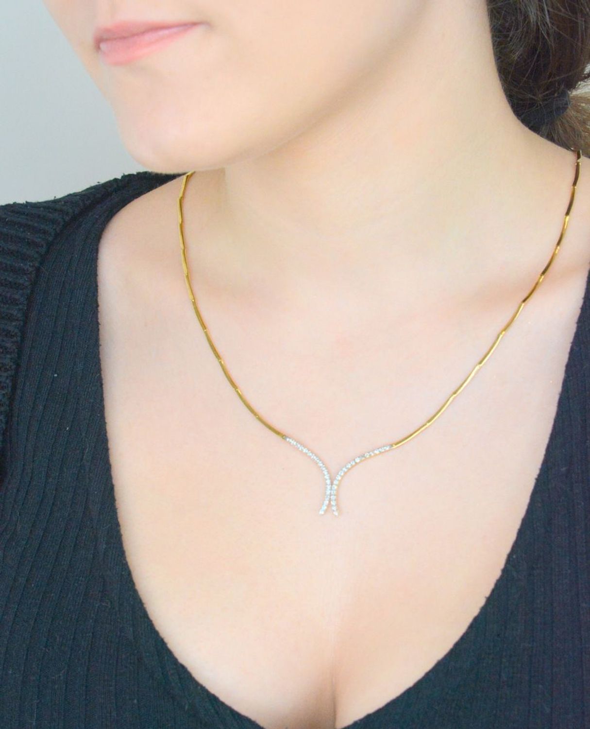 Złoty naszyjnik Kolia damska podłużne blaszki z cyrkoniami w formie krawatki NSZ-000000-767-585. Naszyjnik złoty krawatka o splocie modułowym z białymi cyrkoniami. 1.jpg