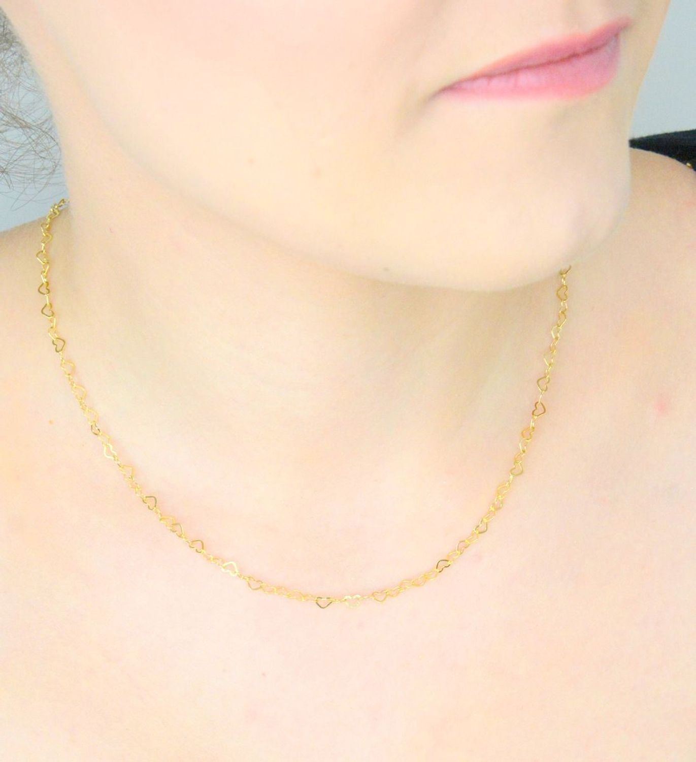 Złoty naszyjnik damski 585 łączone serduszka NSZ-000000-768-585 Naszyjnik damski złoty 585 o splocie łączonych serc to wyjątkowa biżuteria, która łączy w sobie 1.jpg