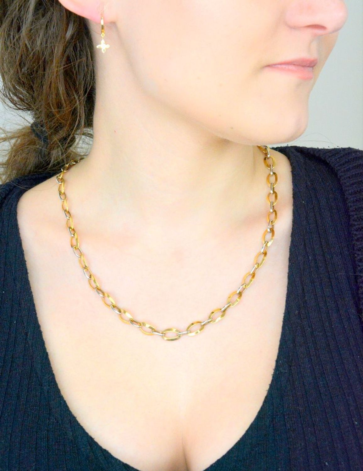 Naszyjnik złoty duże ogniwa białe i żółte złoto próba 585 NSZ-000000-777-585.  Złoty naszyjnik efektowny z grubych podłużnych oczek. Wykonana ze 14-karatowego żółtego złota, próba 585. 1.jpg