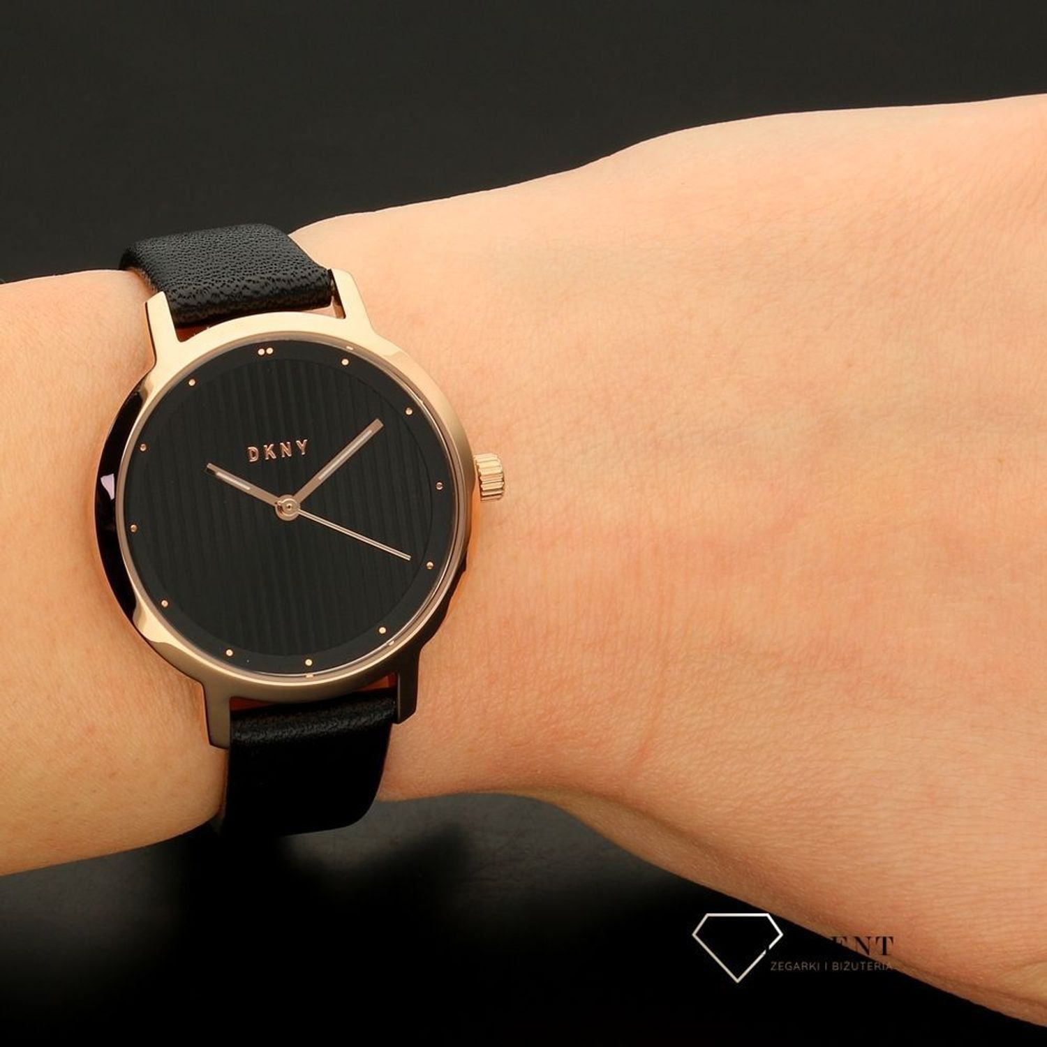 Damski zegarek Donna Karan New York NY2641 DKNY z kolekcji Modernist.jpg
