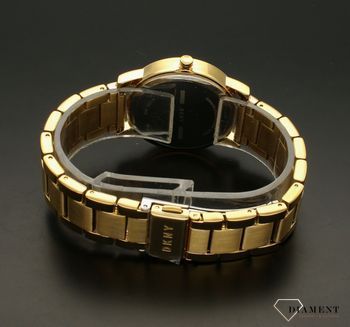 Zegarek damski złoty DKNY Soho NY2959. Zegarek damski DKNY Soho NY2959 wyposażony jest w kwarcowy mechanizm, zasilany za pomocą baterii. Damski zegarek w złotym kolorze. Zegarek damski w złotej koloryst.jpg