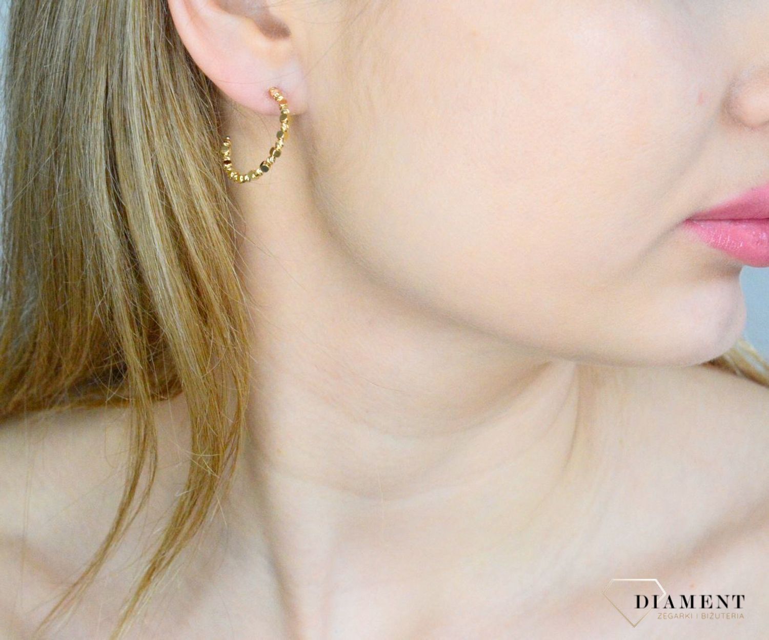 Złote kolczyki damskie 585 ozdobne kółka na sztyft O6091. Złote kolczyki damskie. Złote kolczyki zdobione kółka. Kolczyki złote kółeczka. Złote kolczyki na sztyft na prezent..jpg