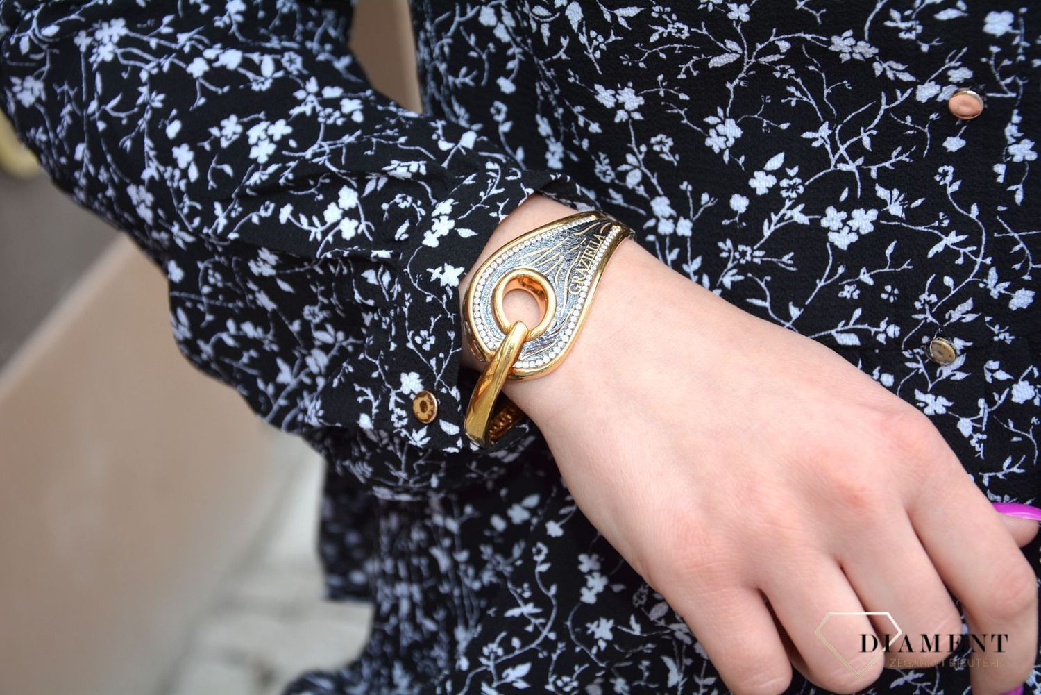 Złota bransoletka 585 sztywna z cyrkoniami Graziella . Bransoletka złota w Sklepie z Biżuterią zegarki-diament.pl✓Piękna i Elegancka Bransoletka dla Kobiet✓Biżuteria damska idealna na prezent dla każdej kobiety .jpg