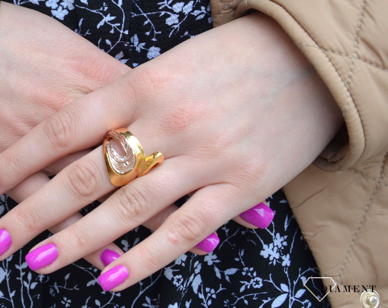 Złoty pierścionek 585 Graziella  Pierścionek złoty w Sklepie z Biżuterią zegarki-diament.pl✓Piękny i Elegancki Pierścionek dla Kobiet✓Biżuteria damska idealna na prezent dla każdej kobiety. 4.jpg