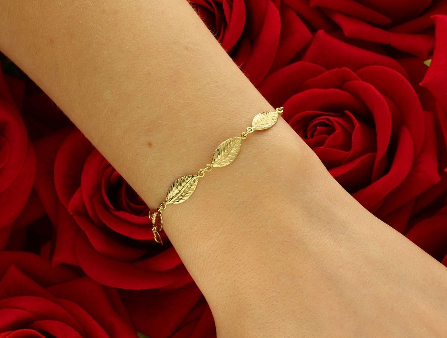 Bransoleta złota listki pr 333, OPB000000-143 Złota bransoletka wykonana z 8 karatowego żółtego złota. Złota biżuteria w oryginalnej formie listków1.jpg