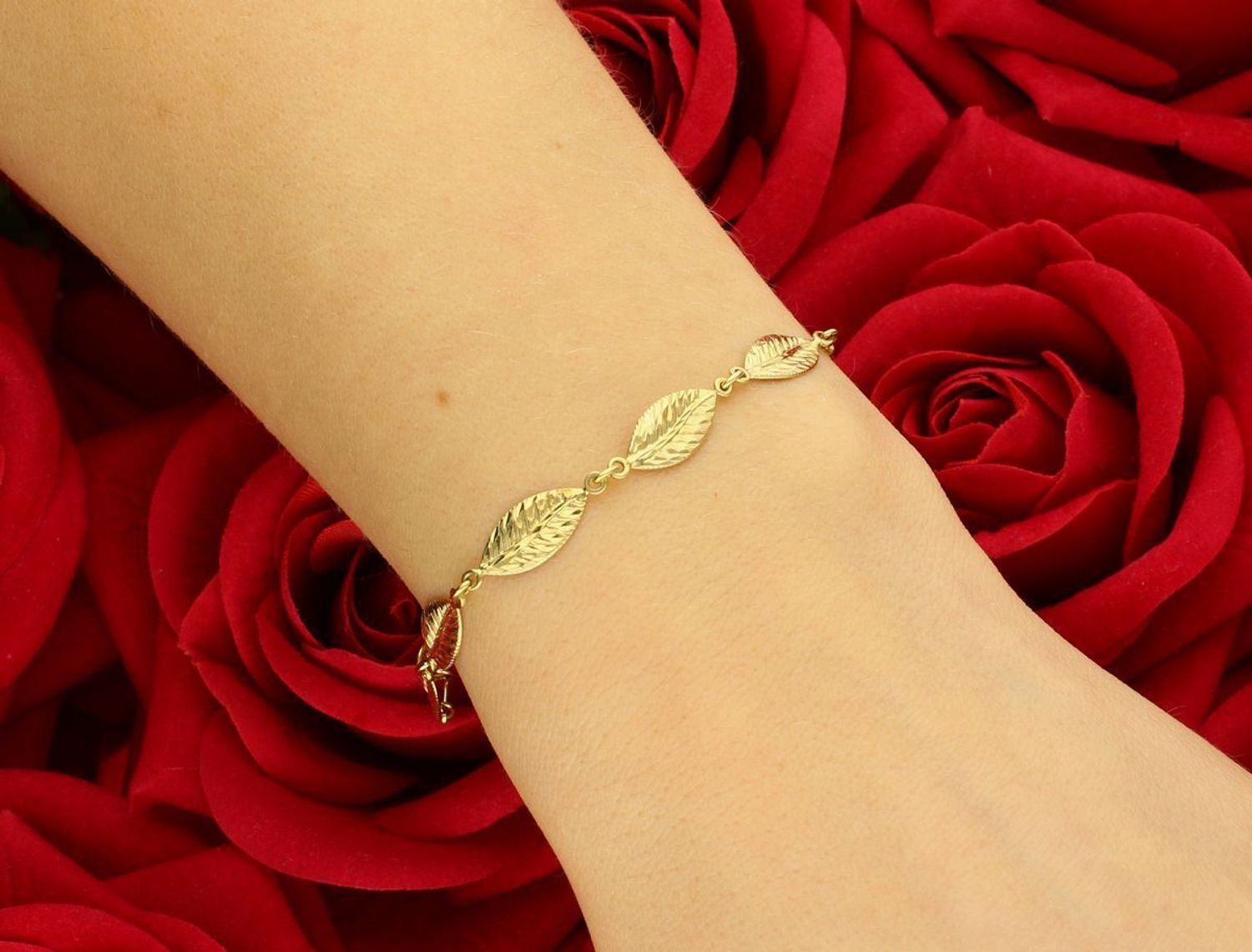 Bransoleta złota listki pr 333, OPB000000-143 Złota bransoletka wykonana z 8 karatowego żółtego złota. Złota biżuteria w oryginalnej formie listków1.jpg