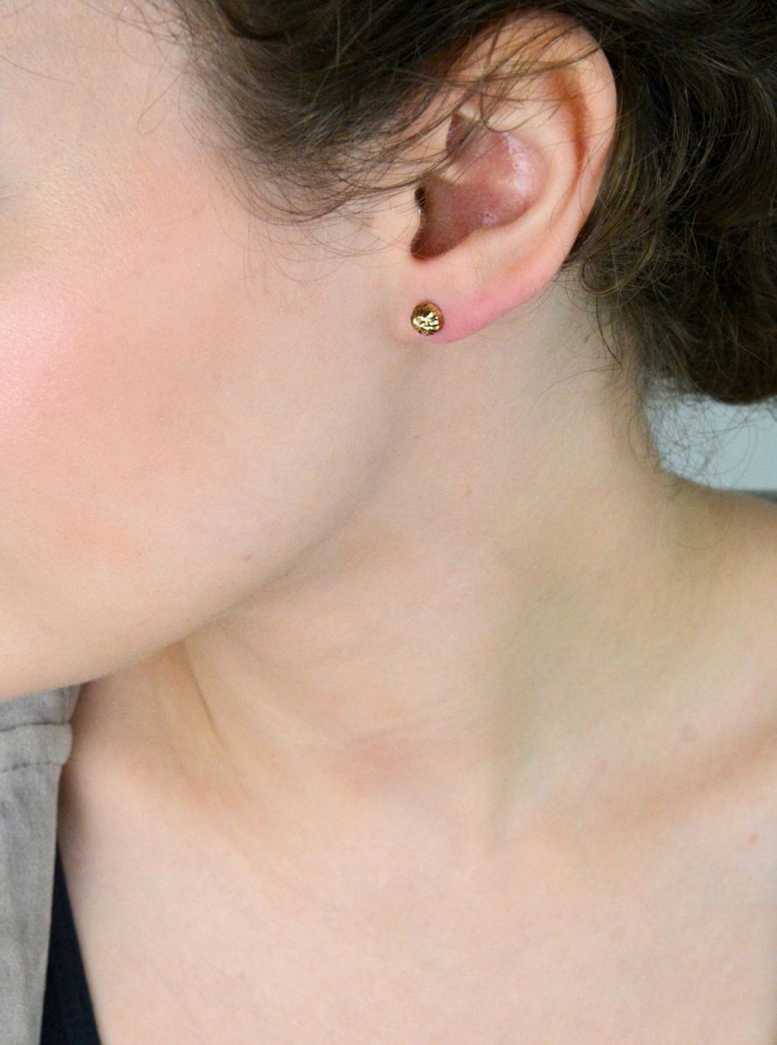 Złote kolczyki grawerowane półkulki próba 333- OPK000000-152.jpg