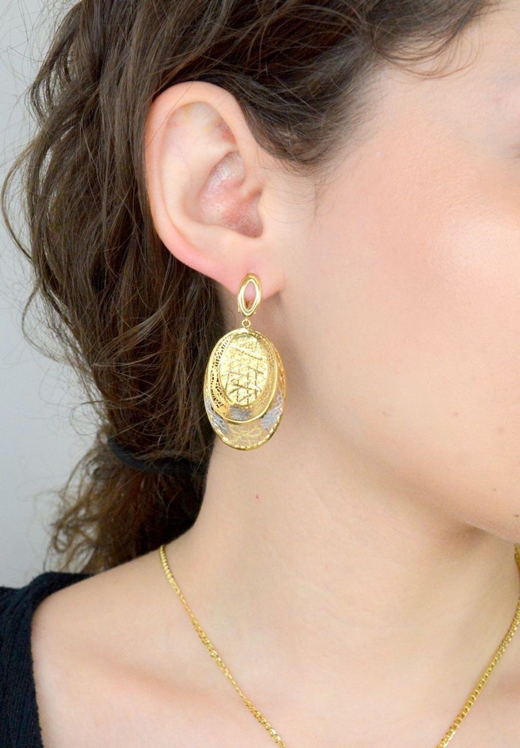 Duże złote kolczyki ażurowe owale w kokardki 585 OPK000000-249. Duże złote kolczyki. Pokaźna złota biżuteria. Kolczyki wiszące złote. Prezent dla kobiety. Złota biżuteria. Modne kolczyki. 1.jpg