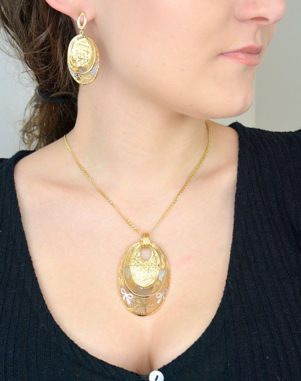 Duże złote kolczyki ażurowe owale w kokardki 585 OPK000000-249. Duże złote kolczyki. Pokaźna złota biżuteria. Kolczyki wiszące złote. Prezent dla kobiety. Złota biżuteria. Modne kolczyki. 1.jpg