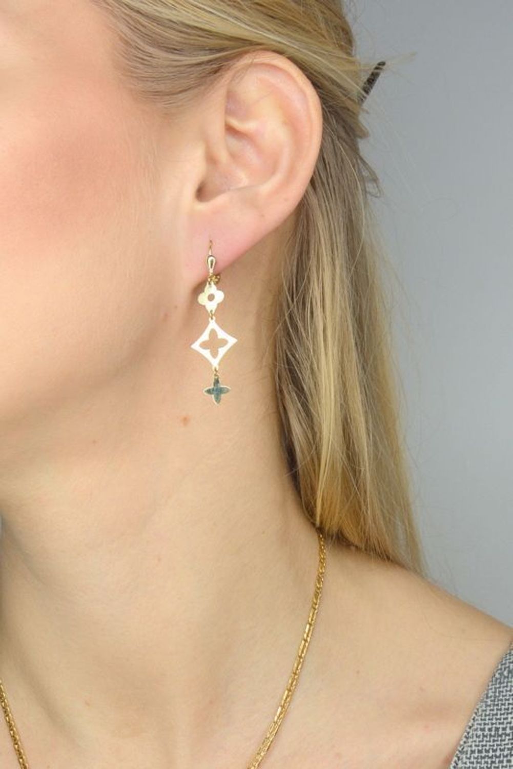 Złote kolczyki 585 wiszące potrójne kwiatki OPK000000-305.jpg