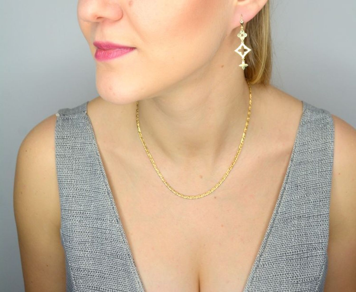 Złote kolczyki 585 wiszące potrójne kwiatki OPK000000-305.jpg