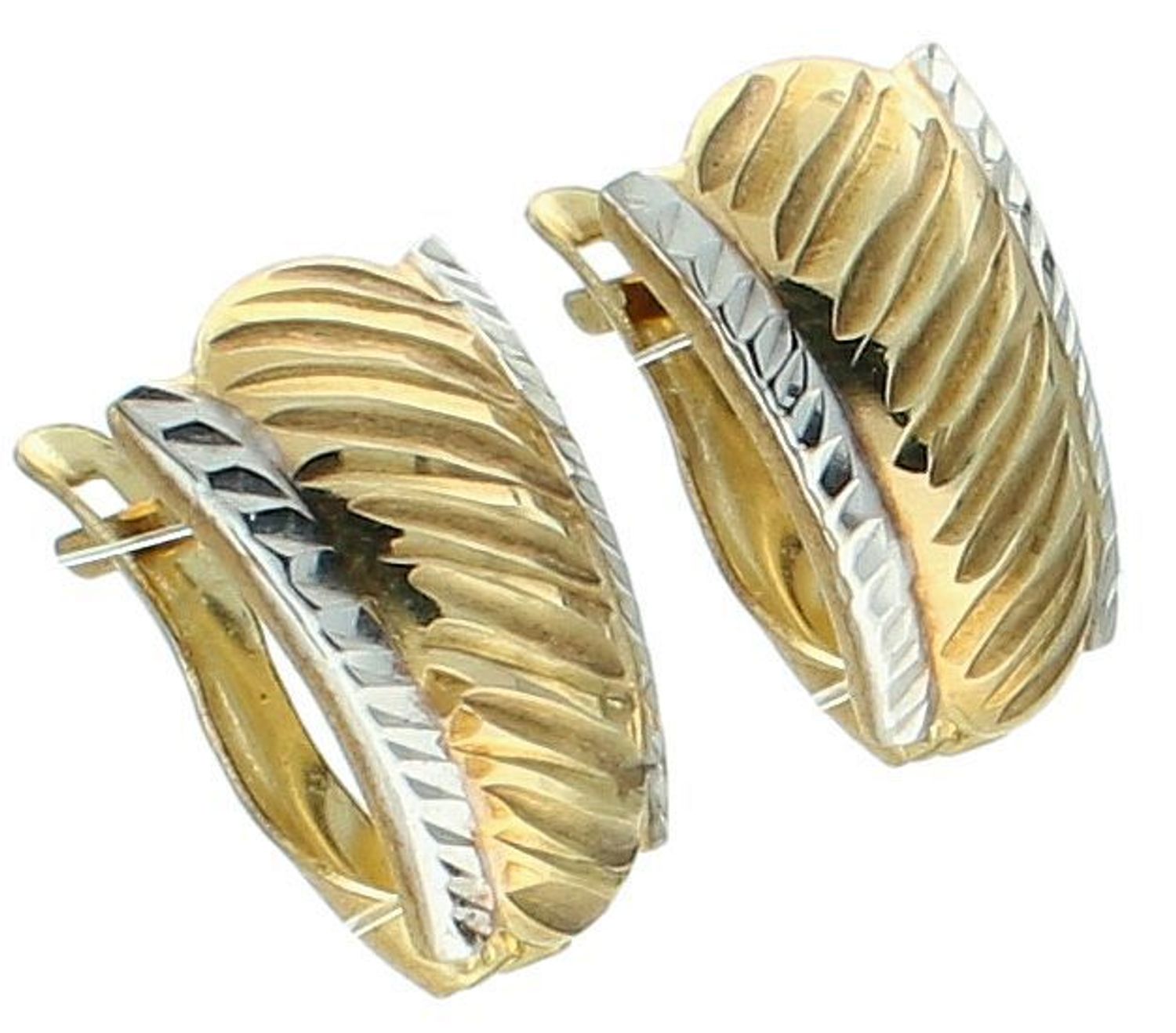 Kolczyki złote zap.ang. grawerowane pr 333, OPK000000-412 Kolczyki złote, wykonane z wysokiej jakości złota próby 333, to subtelna i elegancka biżuteria, która z pewnością doda 1.jpg