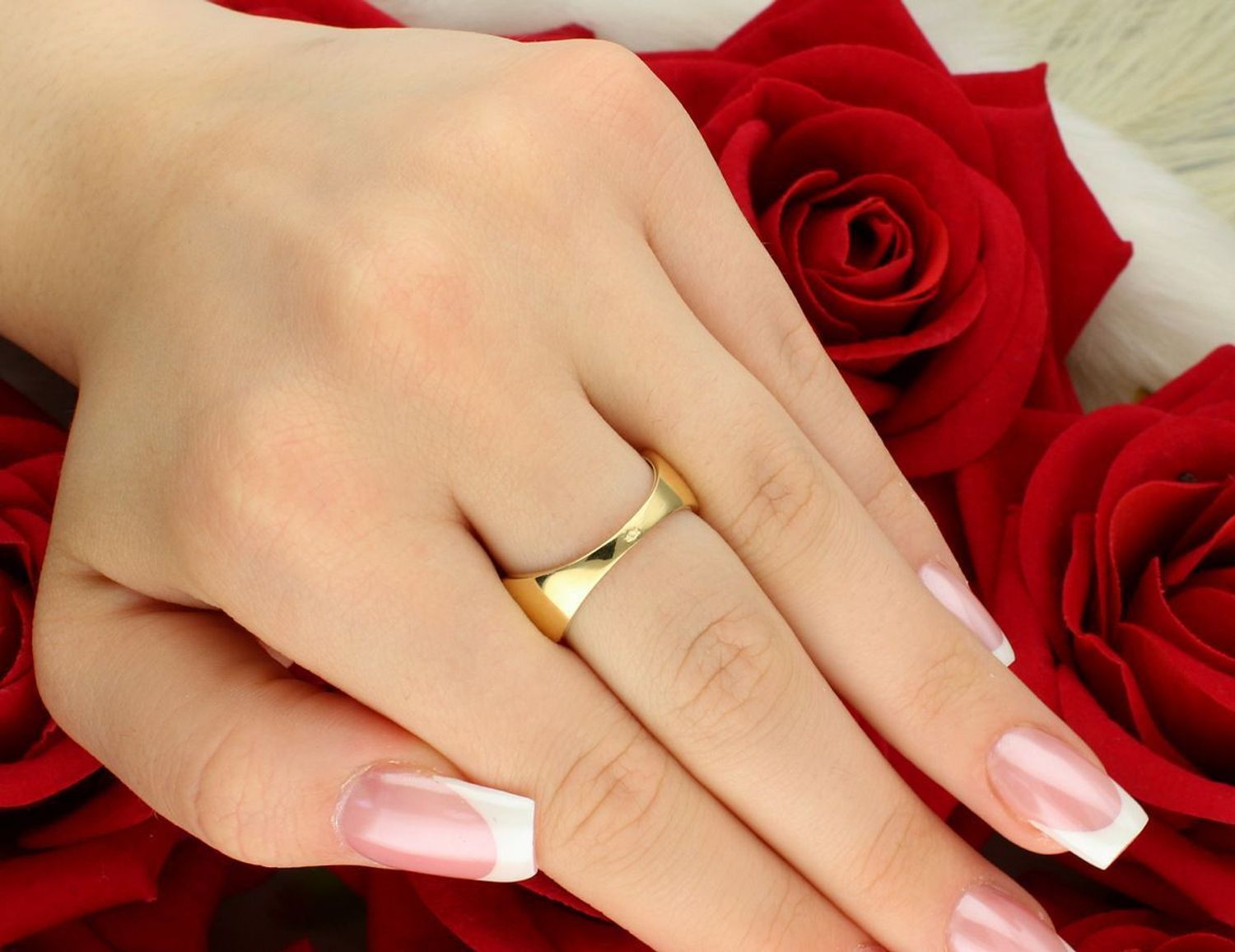 Złoty pierścionek damski z cyrkoniami i siateczką – próba 585  OPP000000-036.jpg