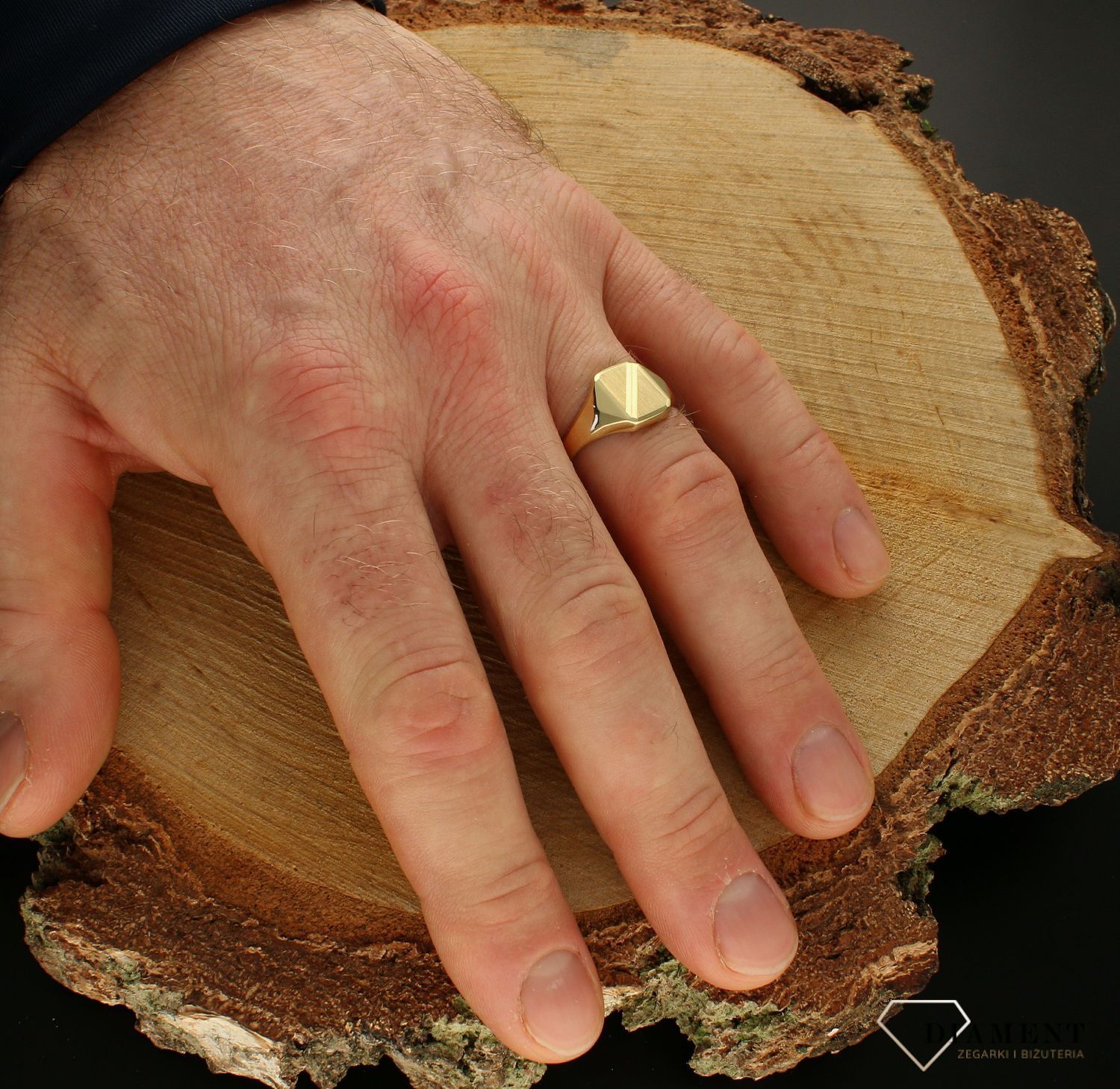 Złoty sygnet pierścionek 333 matowy z grawerowaniem OPP000000-090.jpg