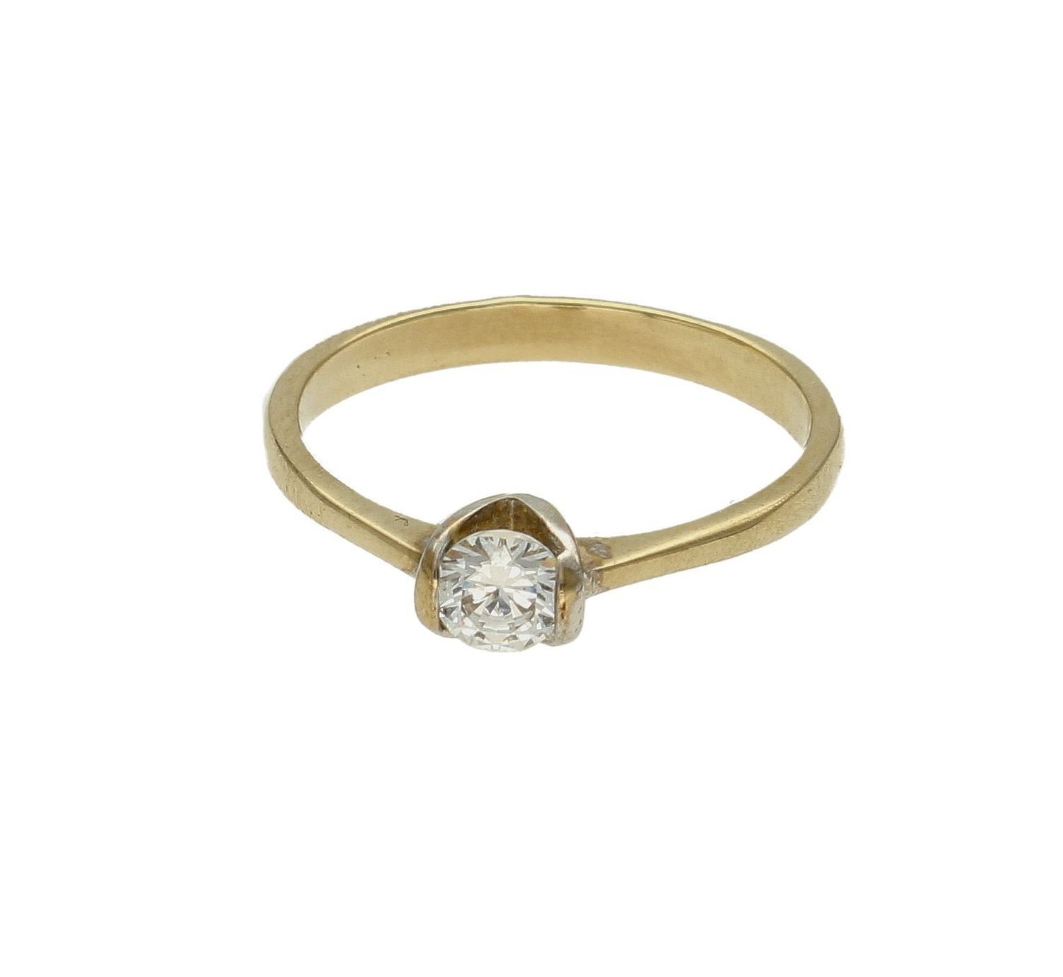 Złoty pierścionek damski 585 zaręczynowy wzór rozmiar 16 OPP000000-119 to złoty damski pierścionek wykonany z wysokiej próby żółtego złota 585. Idealna biała cyrkonia we wzorze zaręczynowym nadają pierścionkowi nowoczesnego  (4).jpg