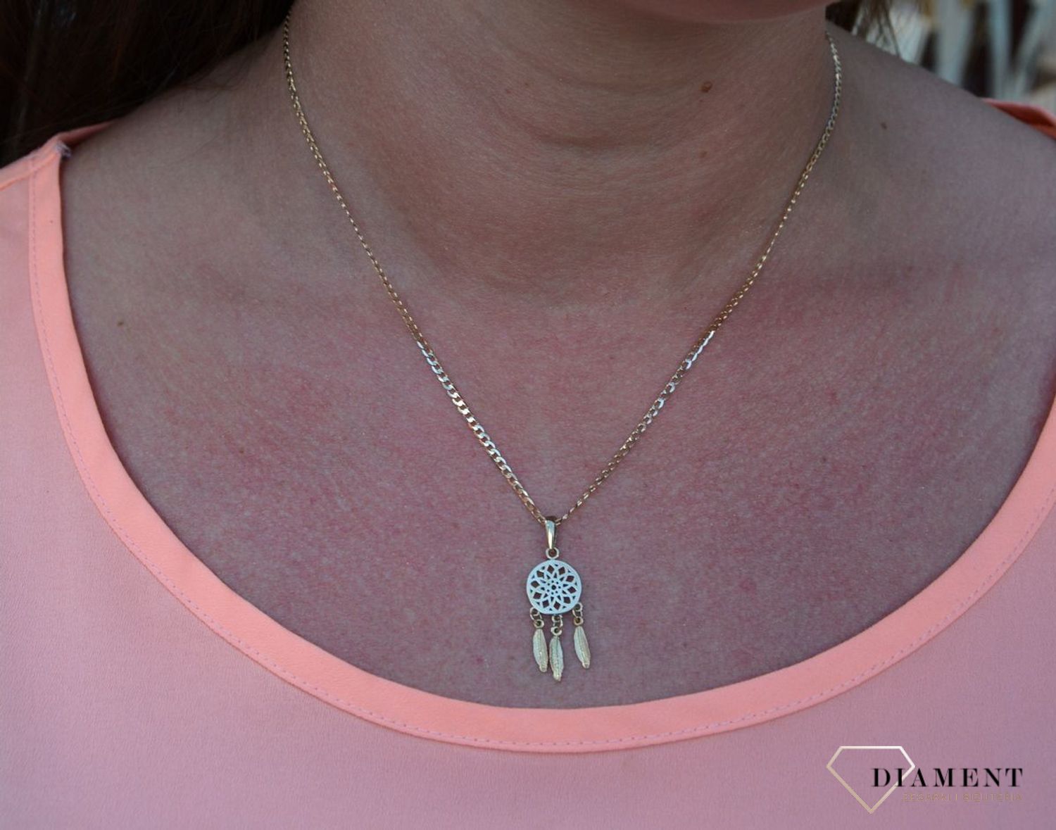 Zawieszka łapacz snów próby 333 OPZ000000-093. Zawieszka złota łapacz snów to wyjątkowa biżuteria w stylu boho, sprawdzi się jako prezent dla młodych kobiet, którym bliskie jest znaczenie tego naszyjnika..jpg