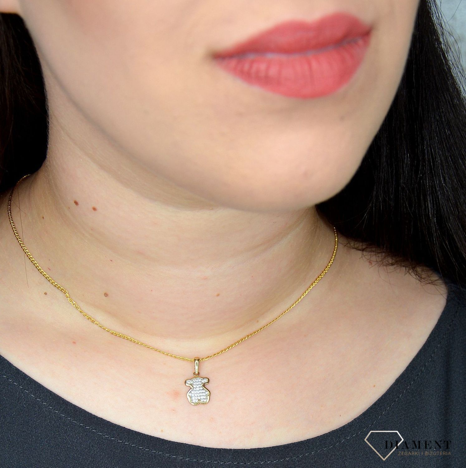 Złota zawieszka 333 misiek z białymi cyrkoniami OPZ000000-233.jpg