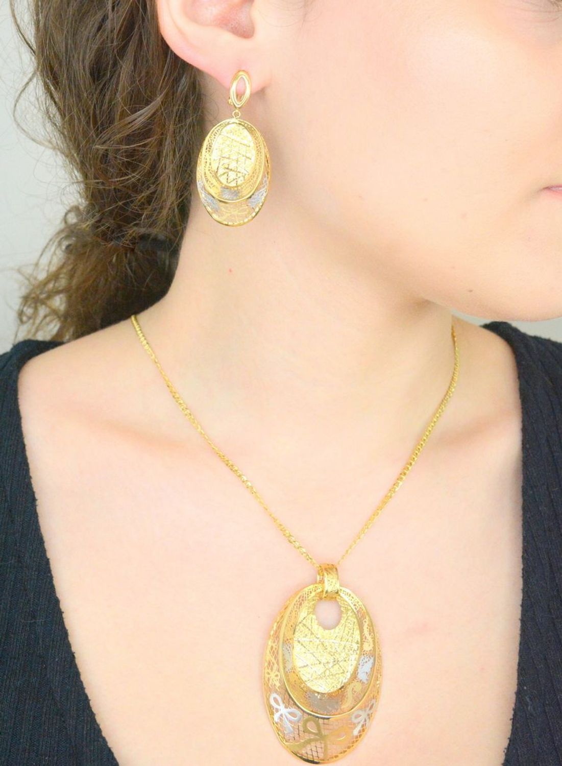 Duża zawieszka złota duży ażurowy owal w kokardki 585 OPZ000000-248 Duża zawieszka złota. Pokaźna złota biżuteria. Zawieszki złote. Prezent dla kobiety. Złota biżuteria. 1.jpg