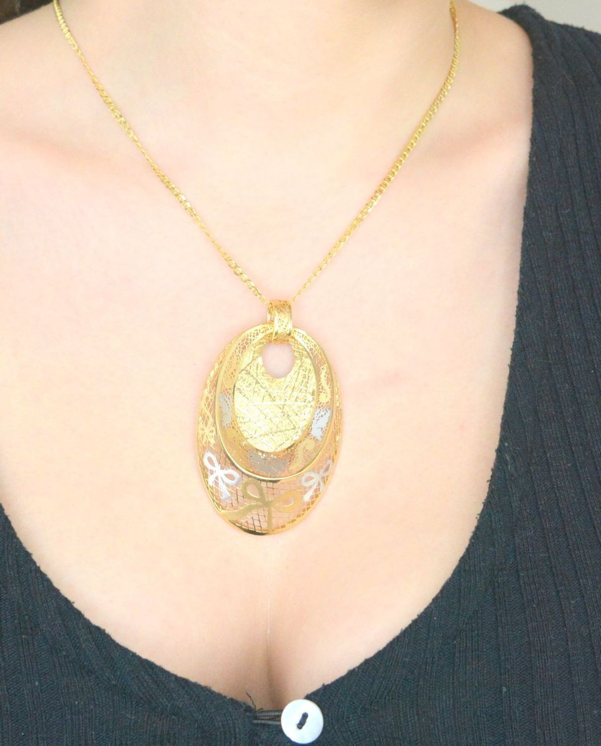 Duża zawieszka złota duży ażurowy owal w kokardki 585 OPZ000000-248 Duża zawieszka złota. Pokaźna złota biżuteria. Zawieszki złote. Prezent dla kobiety. Złota biżuteria. 1.jpg