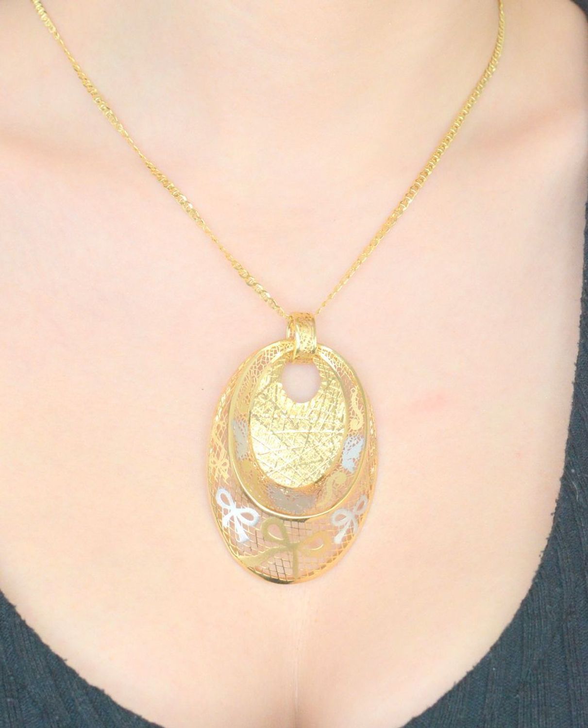 Duża zawieszka złota duży ażurowy owal w kokardki 585 OPZ000000-248 Duża zawieszka złota. Pokaźna złota biżuteria. Zawieszki złote. Prezent dla kobiety. Złota biżuteria. 1.jpg