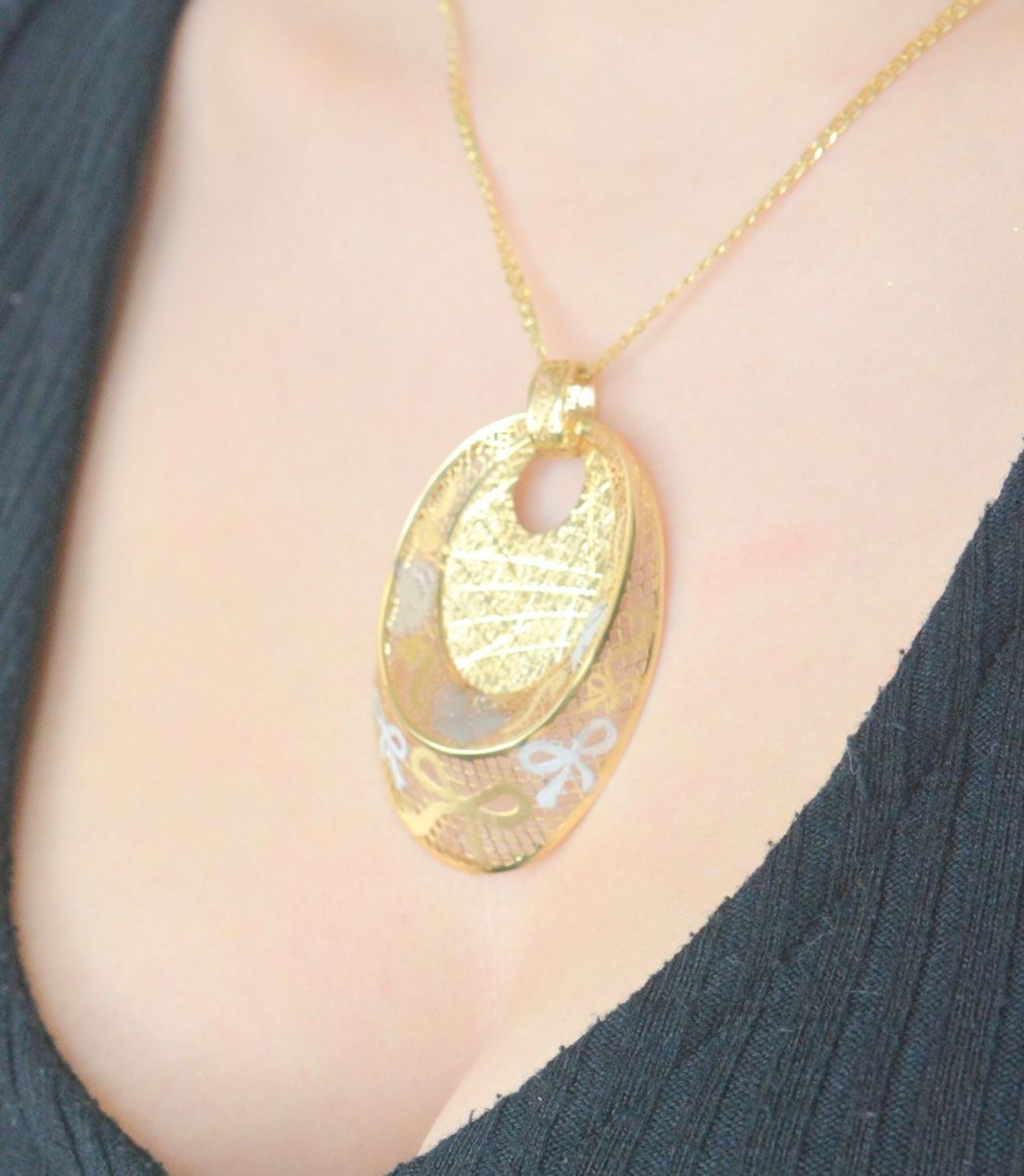 Duża zawieszka złota duży ażurowy owal w kokardki 585 OPZ000000-248 Duża zawieszka złota. Pokaźna złota biżuteria. Zawieszki złote. Prezent dla kobiety. Złota biżuteria. 1.jpg