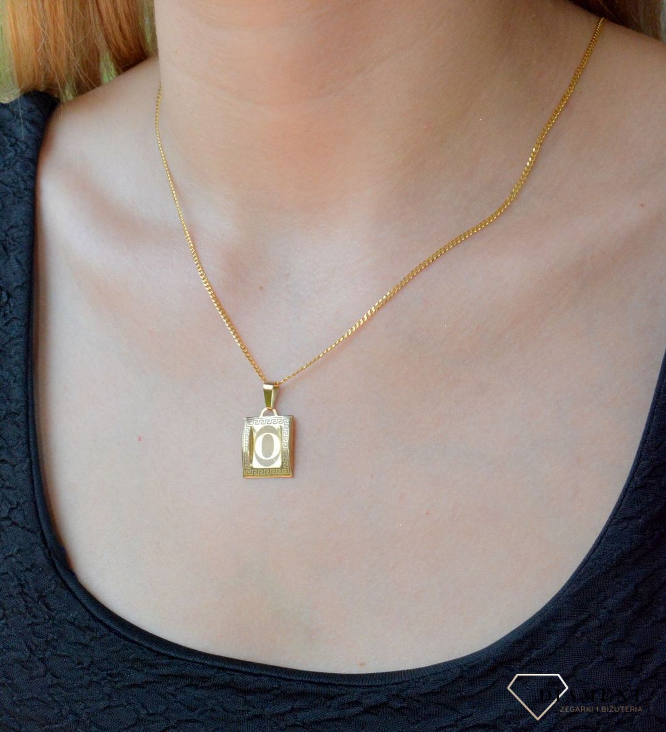 zlota-zawieszka-literka-o-na-papirusie-opz000000-382.-wisiorek-zostal-wykonany-z-najwyzszej-jakosci-zlota-proby-333-na-papirusie.-zloty-wisiorek-literka-o-na-papirusie.-zawieszka-damska-z-literka.-idealna-zawieszka-na-prezent..jpg