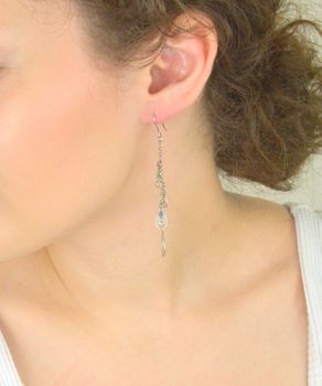 Kolczyki damskie srebrne 925 ORRM21646 – wiszące cztery łezki na łańcuszkach, długość 7,5 cm, zapięcie bigiel otwarty. Lekka i elegancka biżuteria na każdą okazję (2).JPG