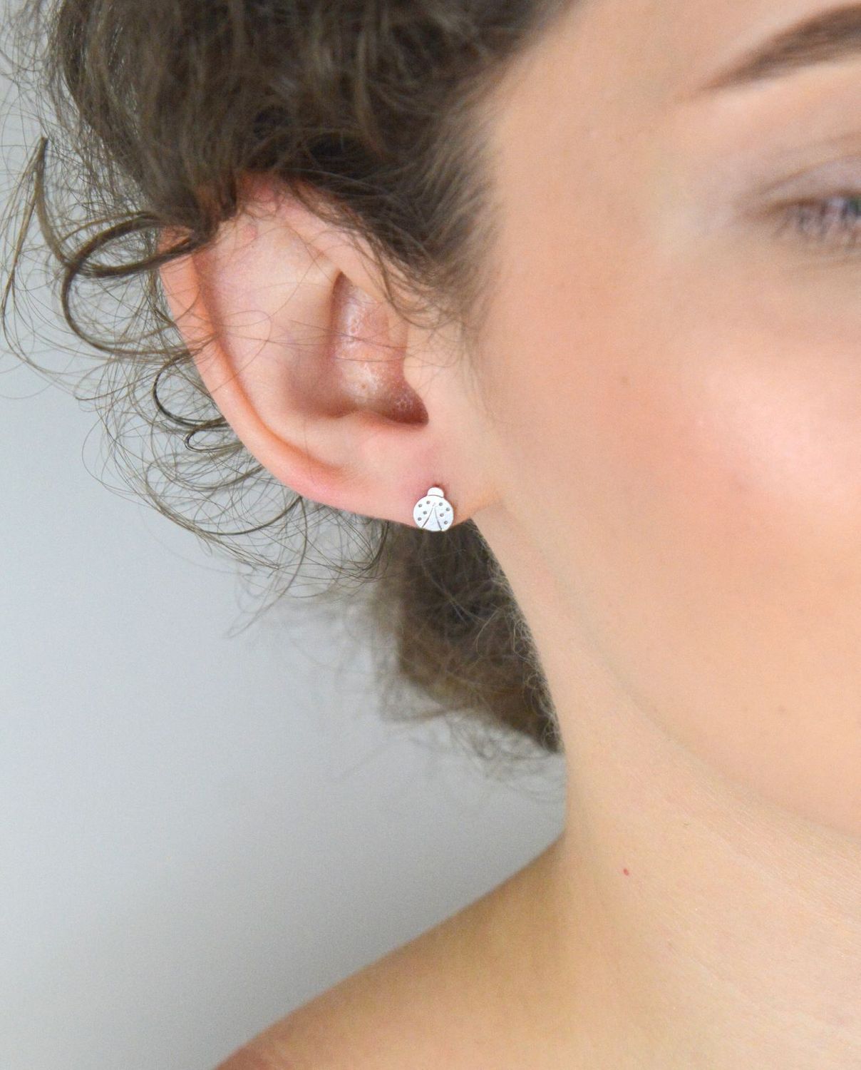 Srebrne kolczyki dziecięce biedronki – kolczyki z motywem zwierzęcym, srebro 925.jpg