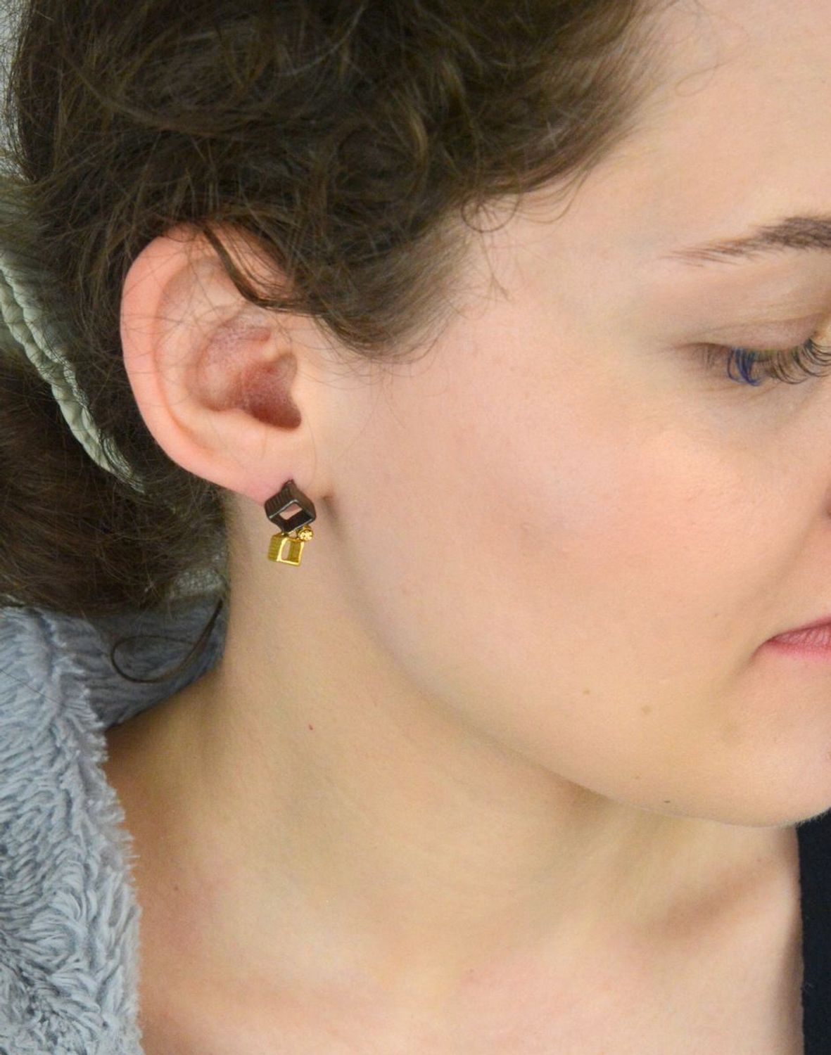 Kolczyki damskie by dziubeka pozłacane KOLROCK022803600.jpg