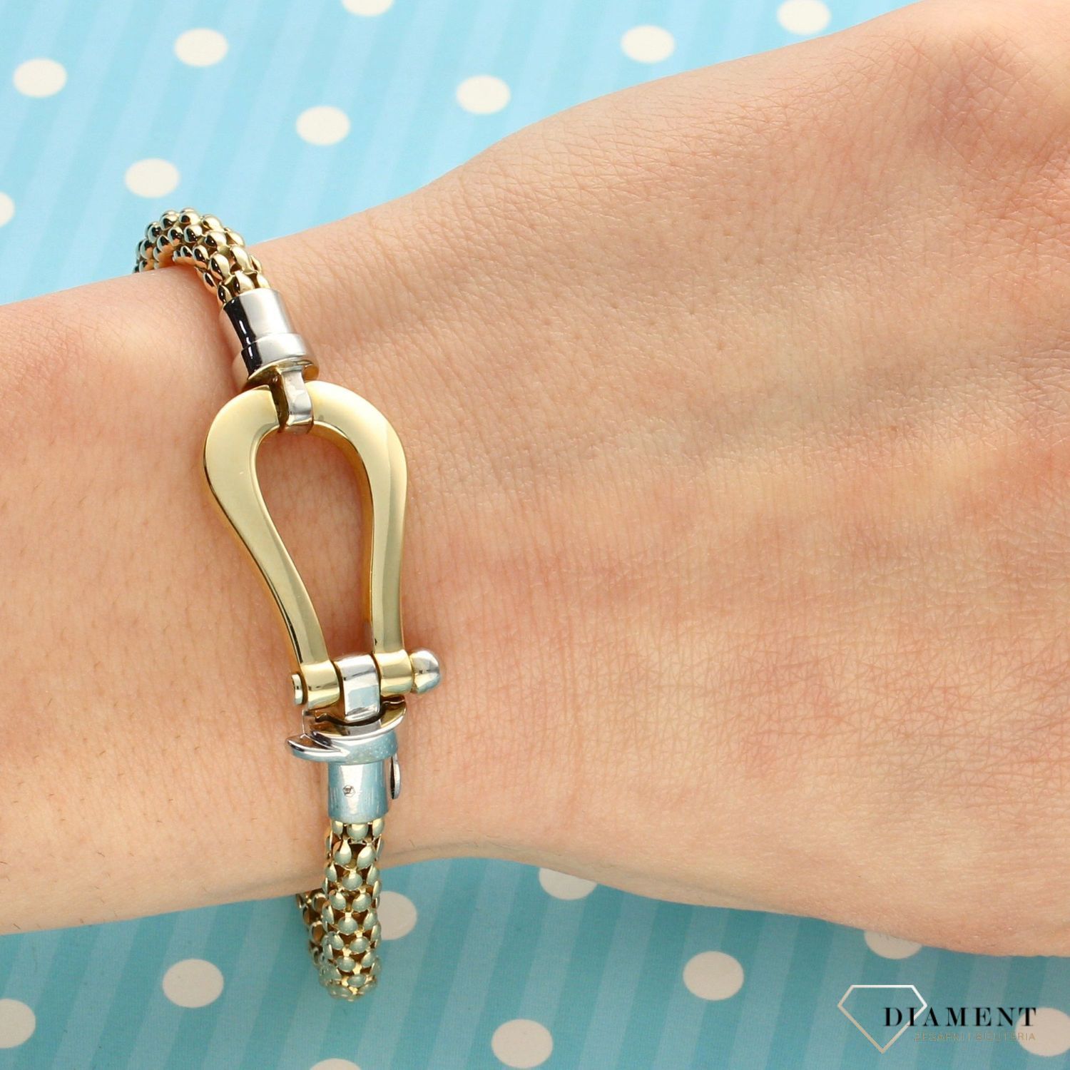 Złota bransoletka z elementem ozdobnym, które służy jednocześnie jako zapięcie. Bransoletka wykonana z wysokiej jakości złota próby 585. Zapraszamy!  (1).jpg