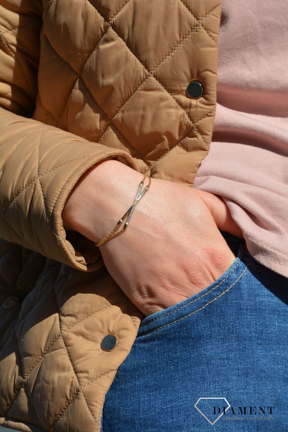 Złota bransoletka z ozdobnym znakiem X, który został ozdobiony cyrkoniami. Zapięcie typu karabińczyk. Złota bransoletka na prezent. Zapraszamy!  (1).jpg