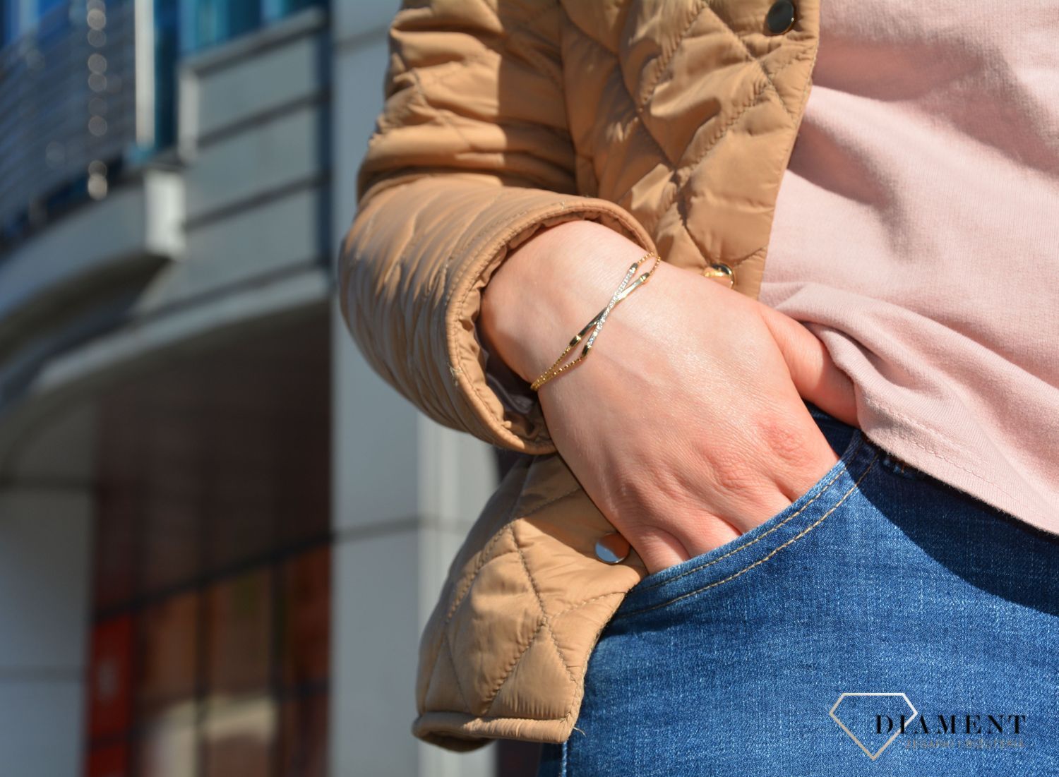 Złota bransoletka z ozdobnym znakiem X, który został ozdobiony cyrkoniami. Zapięcie typu karabińczyk. Złota bransoletka na prezent. Zapraszamy!  (1).jpg