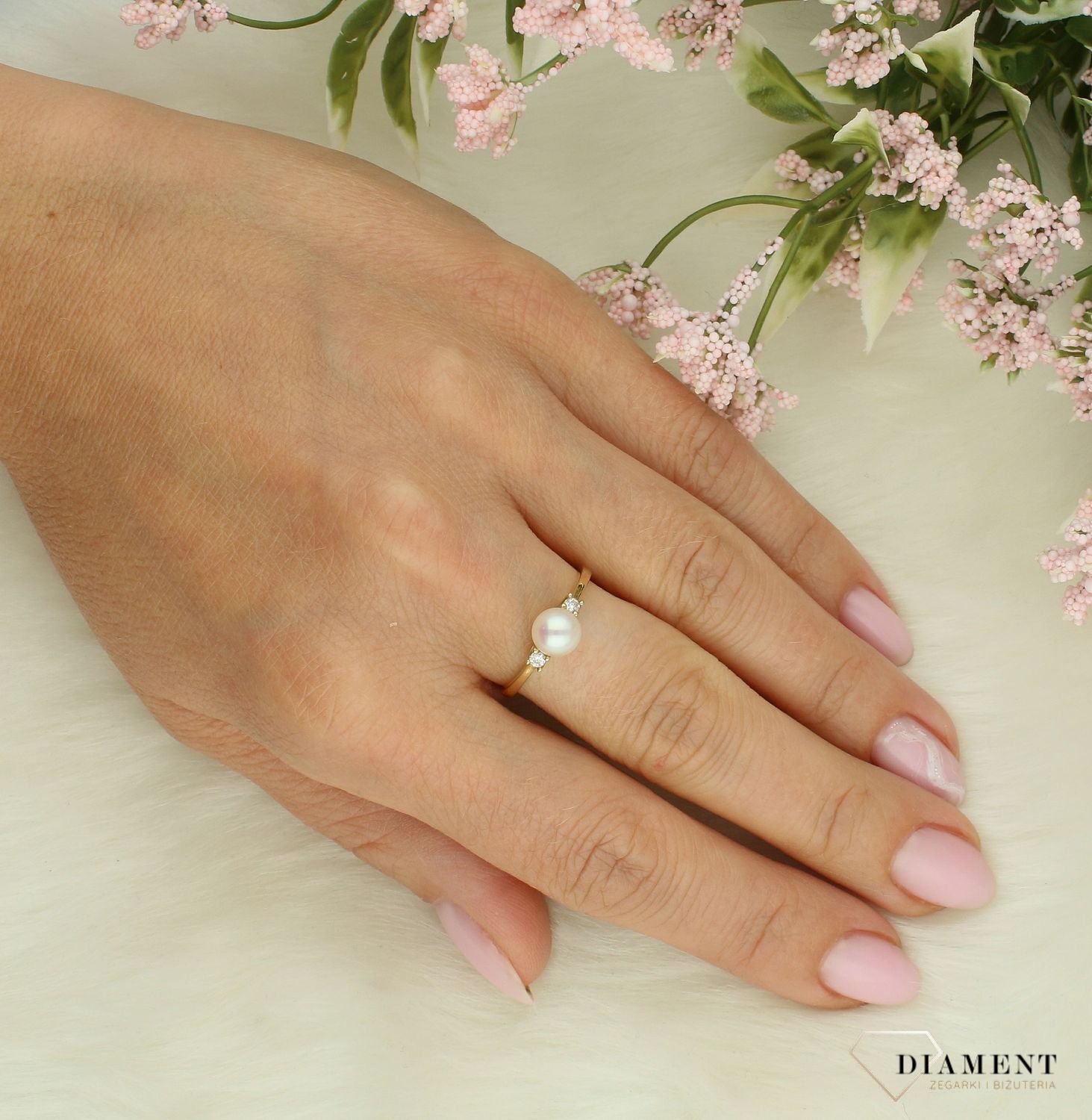 Złoty pierścionek Apart Naturalna Perła damski 585 P-838 rozmiar 15 . Złoty pierścionek damski. Złoty pierścionek z perełką. Pierścionek złoty na prezent. Złoty pierścionek z perłą dla kobiety..jpg