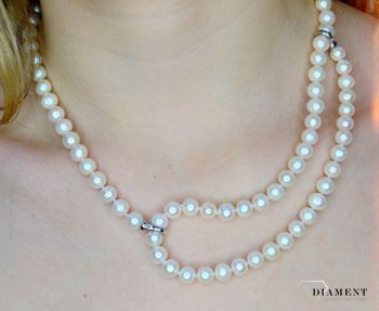 Naszyjnik srebrny damski z perłą naturalną PBZII70180. Naszyjnik srebrny damski z perłą to wyraz klasyki idealnej na co dzień jak i do wieczorowych stylizacji. Perła to jeden z najszlachetniejszych oraz najbardziej charakterys (8).JPG