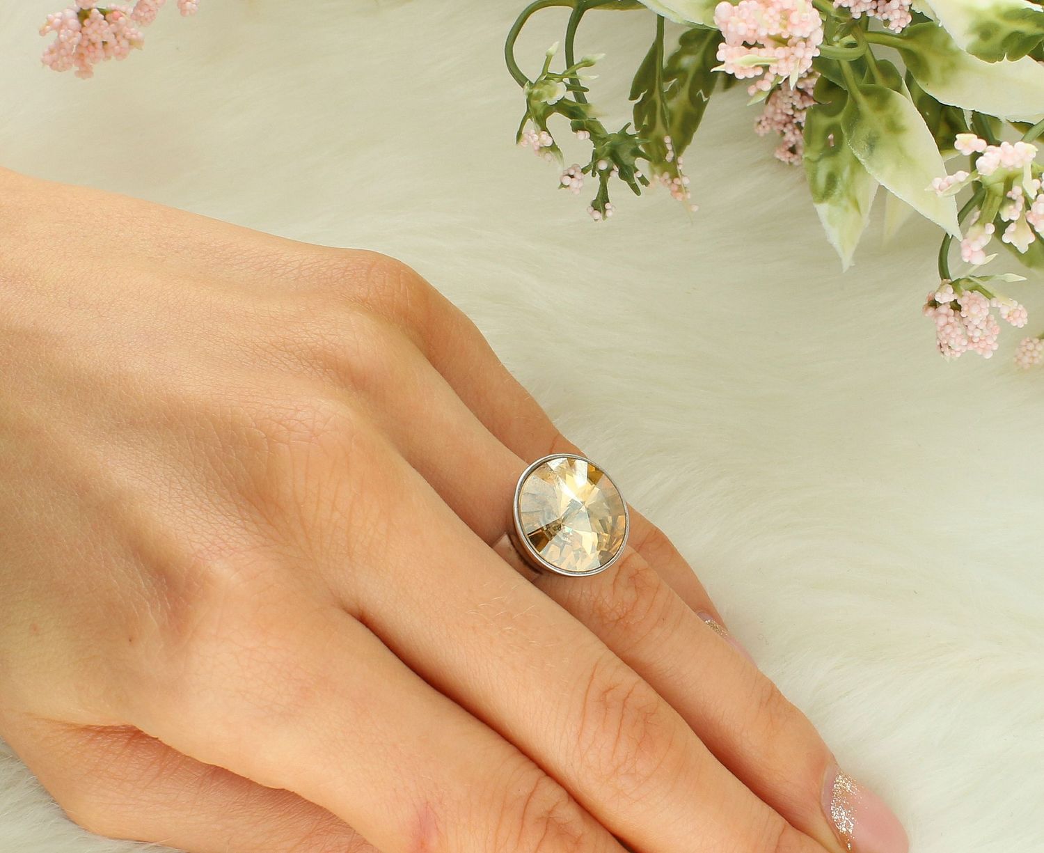 Srebrny pierścionek damski 925 Swarovski Elements rozmiar 14. Srebrny pierścionek damski. Pierścionek damski z kryształkiem Swarovskiego. 1.jpg