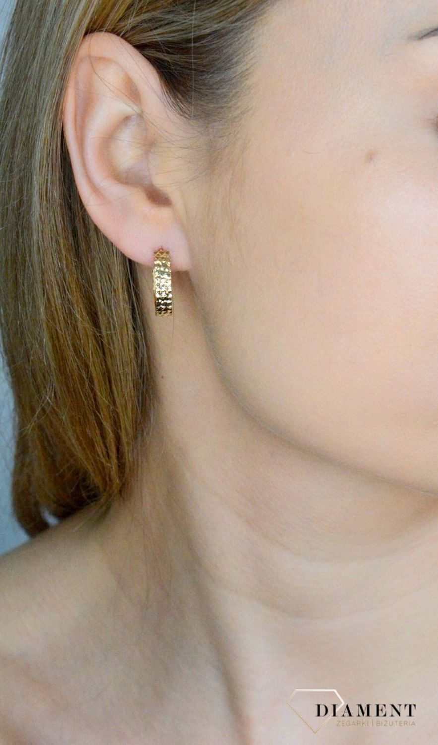 Złote kolczyki damskie 585 owalne grawerowane P12E-12103. Złote kolczyki damskie. Złote kolczyki na zatrzask. Kolczyki złote damskie na prezent. Kolczyki złote grawerowane..jpg