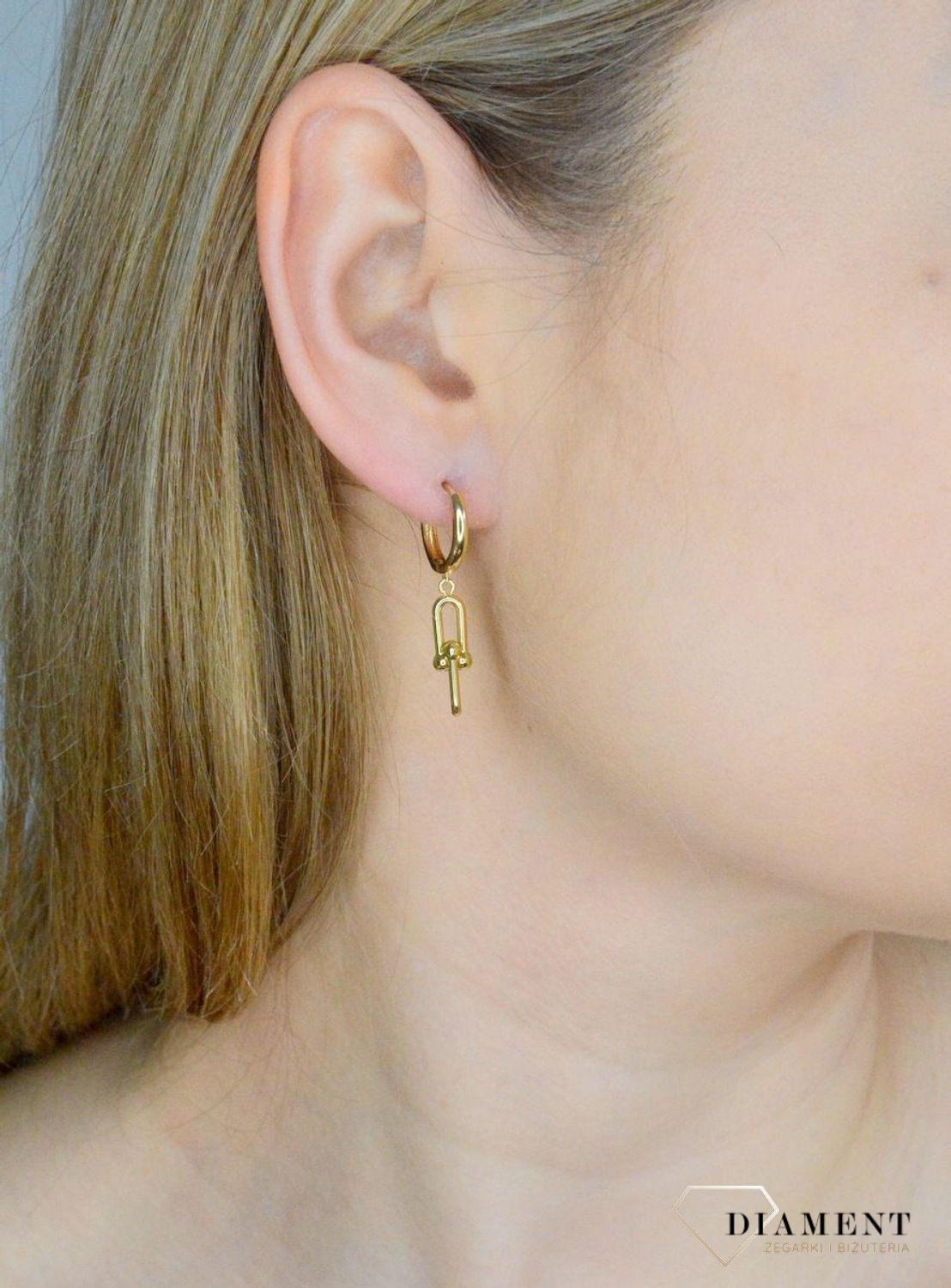 Złote kolczyki damskie 585 kółeczka ze spinaczami P12E-128101. Złote kolczyki damskie. Kolczyki złote kołeczka. Kolczyki złote z zawieszkami. Kolczyki złote spinacze. Złote kolczyki dla dziewczynki. Kolczyki złote idealne na pr.jpg