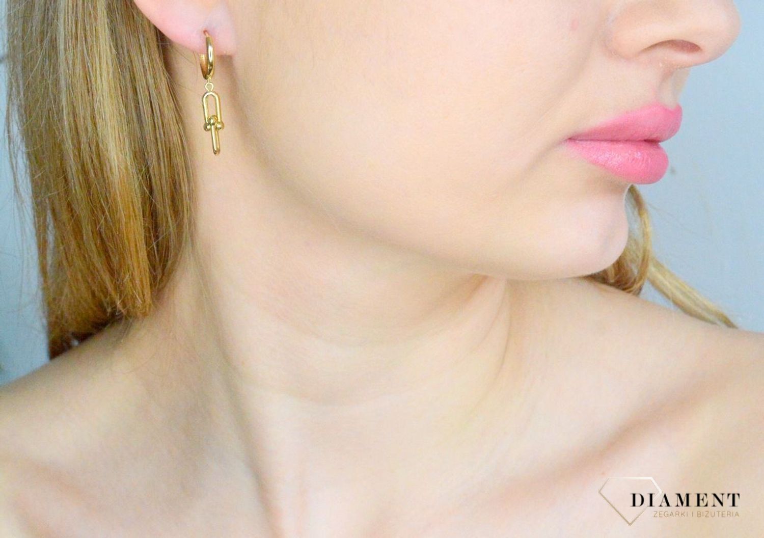 Złote kolczyki damskie 585 kółeczka ze spinaczami P12E-128101. Złote kolczyki damskie. Kolczyki złote kołeczka. Kolczyki złote z zawieszkami. Kolczyki złote spinacze. Złote kolczyki dla dziewczynki. Kolczyki złote idealne na pr.jpg