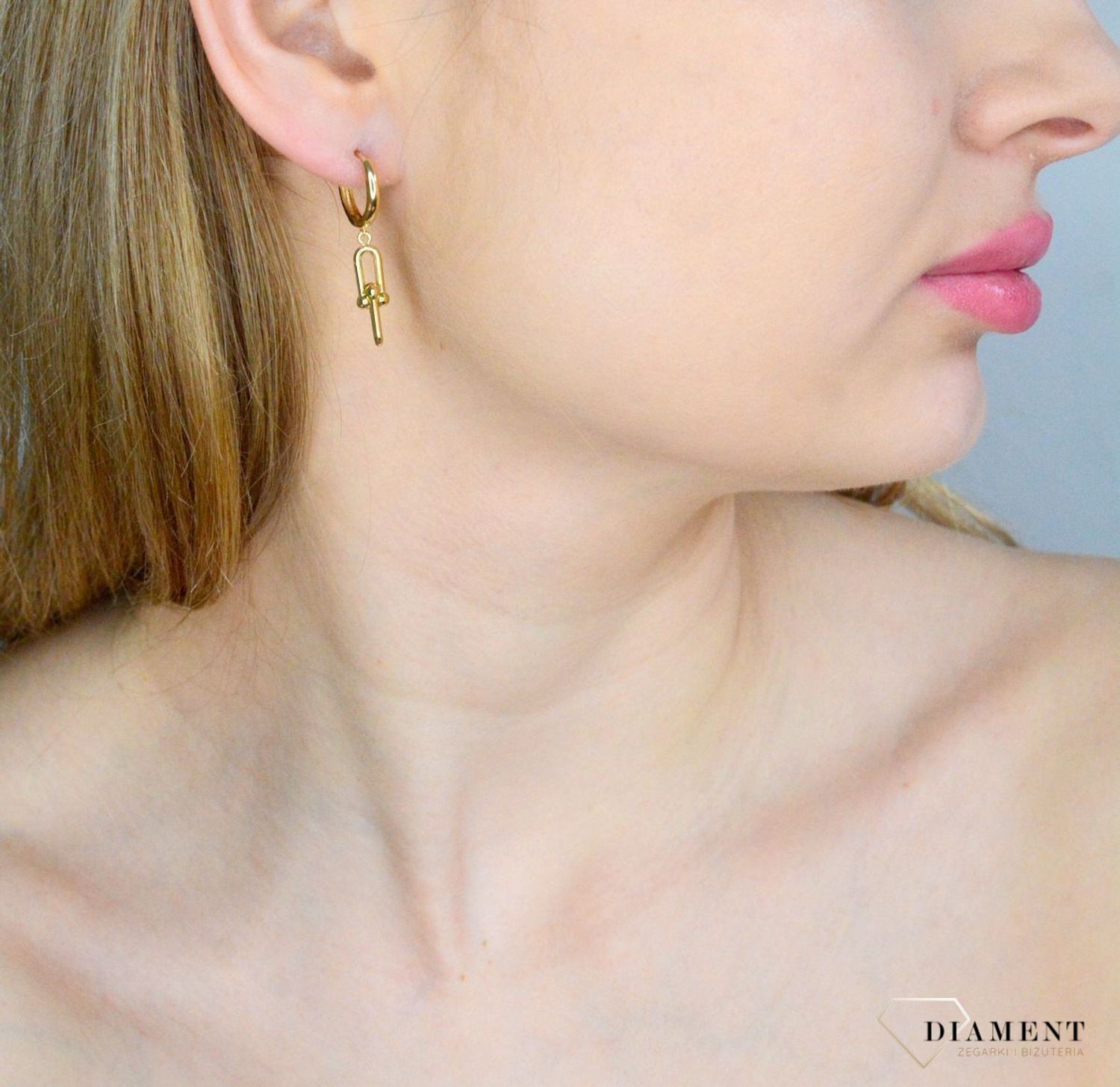 Złote kolczyki damskie 585 kółeczka ze spinaczami P12E-128101. Złote kolczyki damskie. Kolczyki złote kołeczka. Kolczyki złote z zawieszkami. Kolczyki złote spinacze. Złote kolczyki dla dziewczynki. Kolczyki złote idealne na pr.jpg